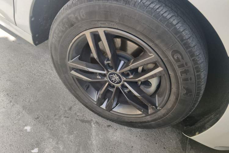 Used BYD Qin Pro 2019 Super Edition 1.5TI Automatic Smart Connect Dynamic Model China VI Standard Right Front Wheel Hub