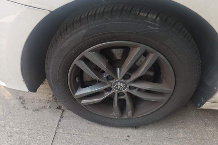 Used BYD Qin Pro 2019 Super Edition 1.5TI Automatic Smart Connect Dynamic Model China VI Standard Right Front Wheel Hub