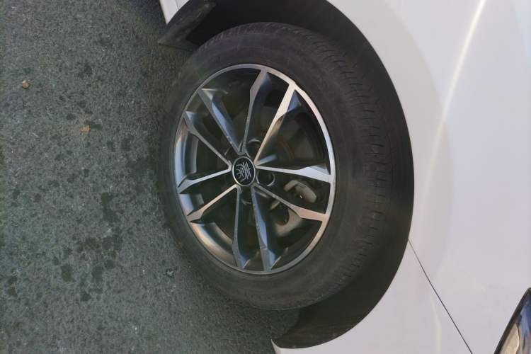 Used BYD Qin Pro 2019 Super Edition 1.5TI Automatic Smart Connect Enjoyment Model China VI Standard Right Front Wheel Hub