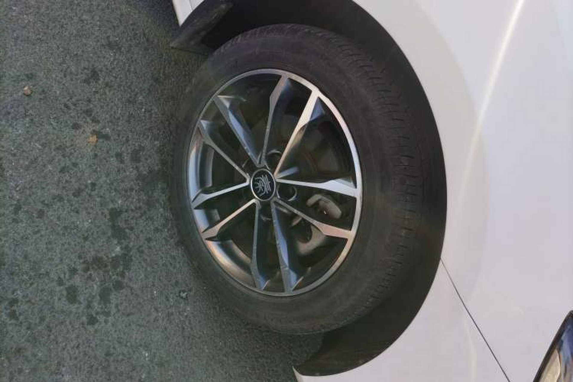 Used BYD Qin Pro 2019 Super Edition 1.5TI Automatic Smart Connect Enjoyment Model China VI Standard Right Front Wheel Hub
