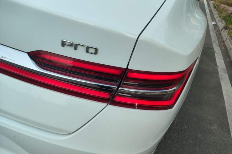Used BYD Qin Pro 2019 Super Edition 1.5TI Automatic Smart Connect FENGSHANG Model China VI Standard Right Rear Taillight