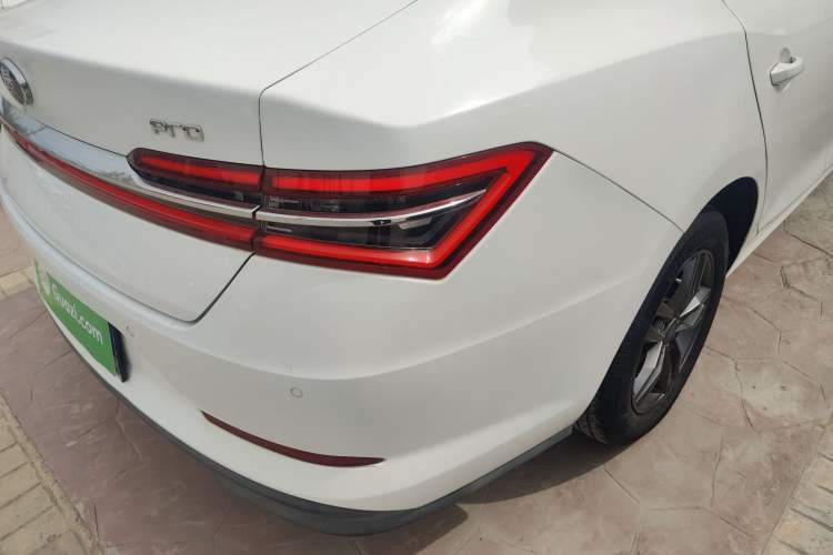 Used BYD Qin Pro 2019 Super Edition 1.5TI Automatic Smart Connect FENGSHANG Model China VI Standard Right Rear Taillight