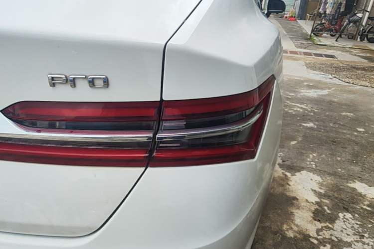 Used BYD Qin Pro 2019 Super Edition 1.5TI Automatic Smart Connect Enjoyment Model China VI Standard Right Rear Taillight
