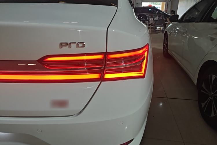 Used BYD Qin Pro 2019 Super Edition 1.5TI Automatic Smart Connect FENGSHANG Model China V Standard Right Rear Taillight