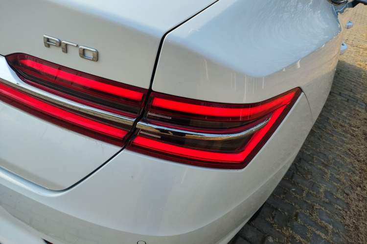 Used BYD Qin Pro 2019 Super Edition 1.5TI Automatic Smart Connect Brilliance Model China VI Standard Right Rear Taillight