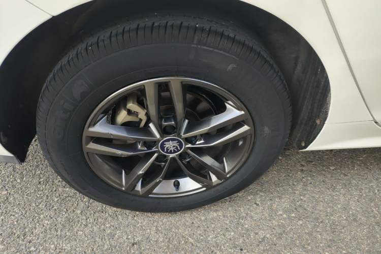 Used BYD Qin Pro 2019 Super Edition 1.5TI Automatic Smart Connect FENGSHANG Model China VI Standard Right Rear Wheel Hub