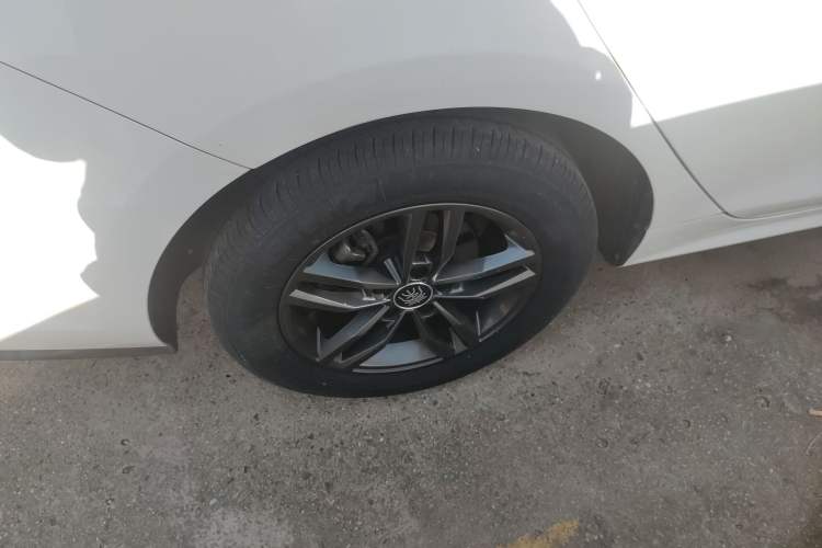Used BYD Qin Pro 2019 Super Edition 1.5TI Manual Smart Connect Fierce Model China V Standard Right Rear Wheel Hub