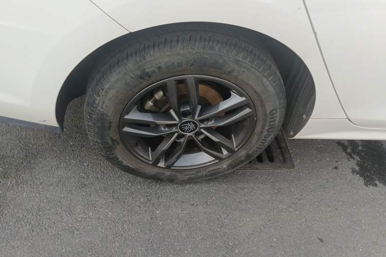 Used BYD Qin Pro 2019 Super Edition 1.5TI Manual Smart Connect Fierce Model China V Standard Right Rear Wheel Hub