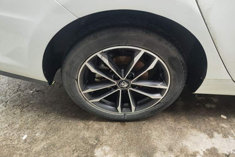Used BYD Qin Pro 2019 Super Edition 1.5TI Automatic Smart Connect Enjoyment Model China VI Standard Right Rear Wheel Hub
