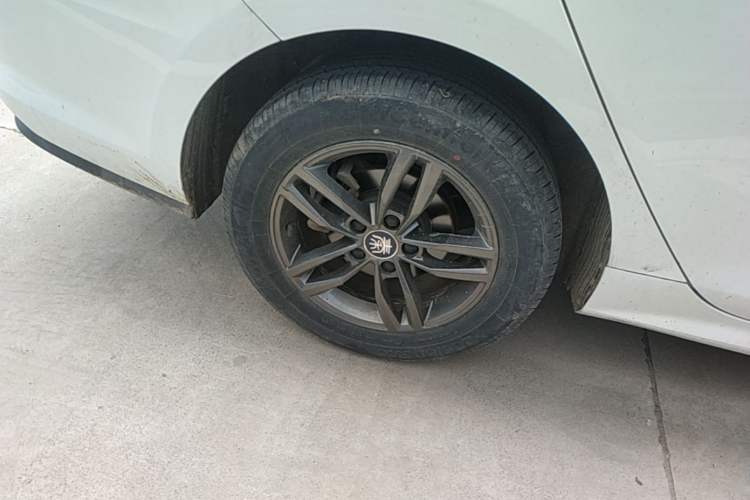 Used BYD Qin Pro 2019 Super Edition 1.5TI Automatic Smart Connect FENGSHANG Model China VI Standard Right Rear Wheel Hub