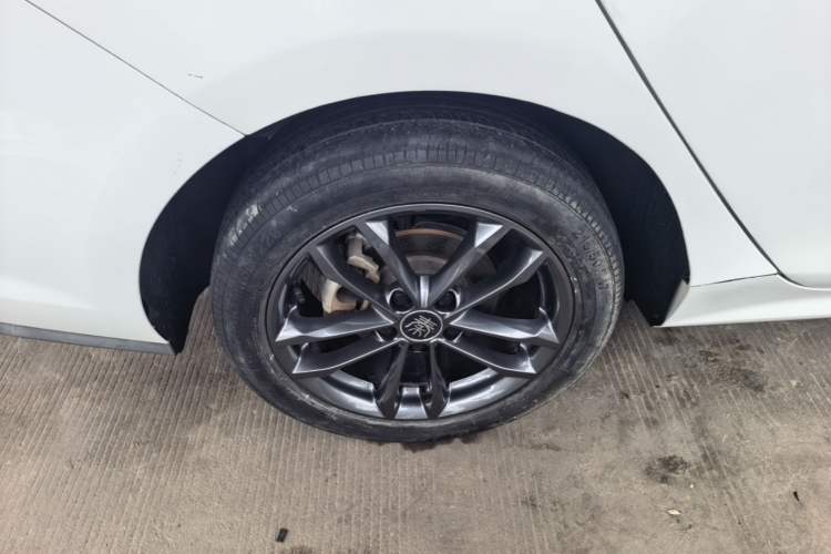 Used BYD Qin Pro 2019 Super Edition 1.5TI Automatic Smart Connect Enjoyment Model China VI Standard Right Rear Wheel Hub