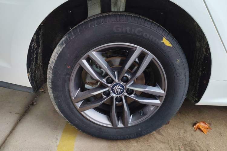 Used BYD Qin Pro 2019 Super Edition 1.5TI Automatic Smart Connect Dynamic Model China VI Standard Right Rear Wheel Hub