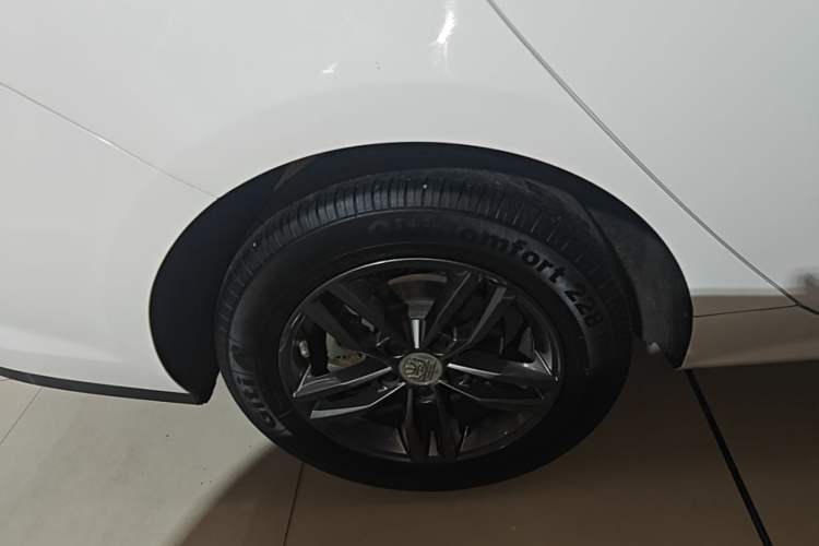 Used BYD Qin Pro 2019 Super Edition 1.5TI Automatic Smart Connect FENGSHANG Model China V Standard Right Rear Wheel Hub
