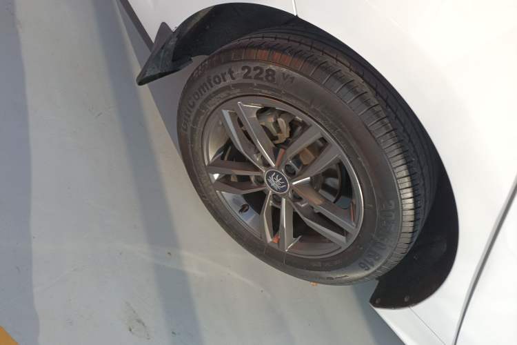 Used BYD Qin Pro 2019 Super Edition 1.5TI Automatic Smart Connect Dynamic Model China VI Standard Right Rear Wheel Hub