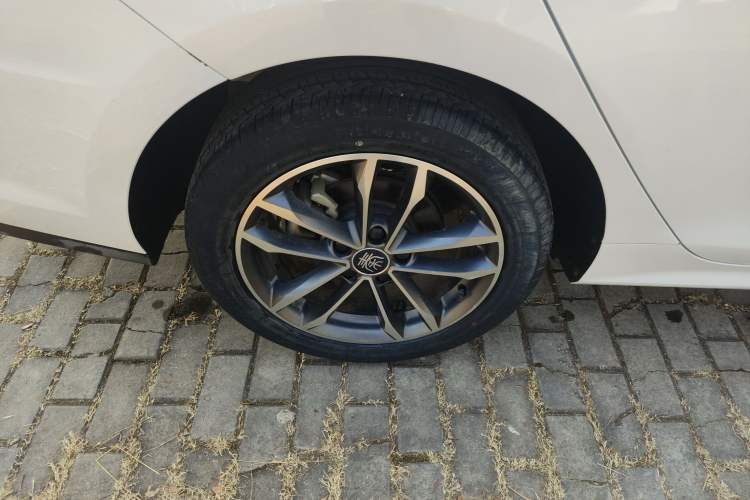 Used BYD Qin Pro 2019 Super Edition 1.5TI Automatic Smart Connect Brilliance Model China VI Standard Right Rear Wheel Hub