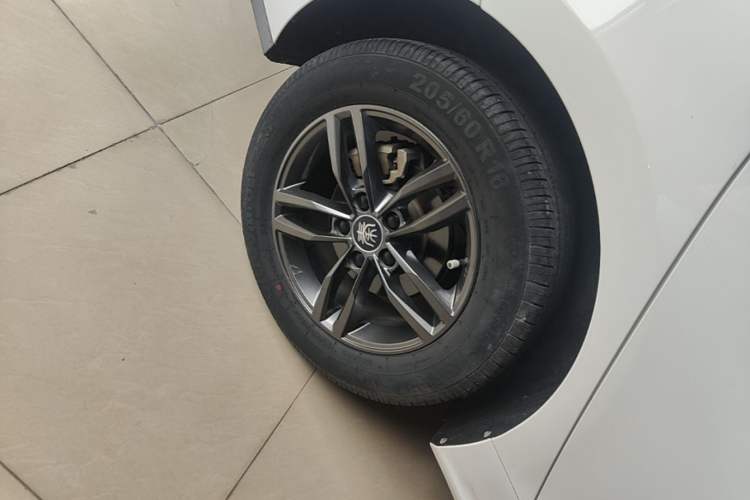 Used BYD Qin Pro 2019 Super Edition 1.5TI Automatic Smart Connect FENGSHANG Model China VI Standard Right Rear Wheel Hub