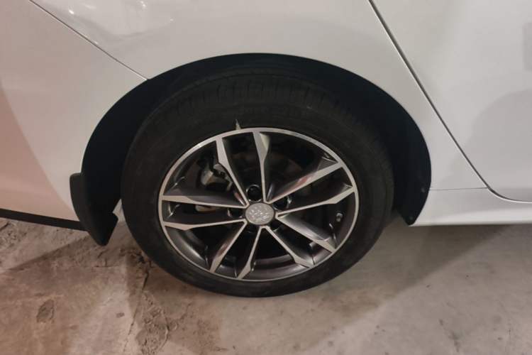 Used BYD Qin Pro 2019 Super Edition 1.5TI Automatic Smart Connect Flagship Model China V Standard Right Rear Wheel Hub