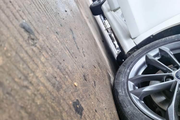 Used BYD Qin Pro 2019 Super Edition 1.5TI Automatic Smart Connect Enjoyment Model China VI Standard Right Side Sill