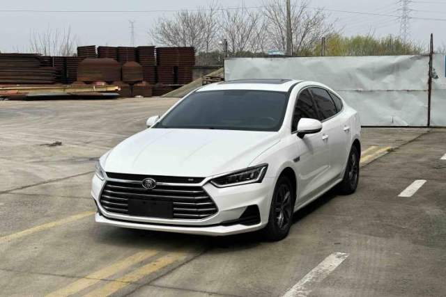 Ojetý BYD Qin Pro 2019 Super Edition 1.5TI Automatic Smart Connect FENGSHANG Model China VI Standard