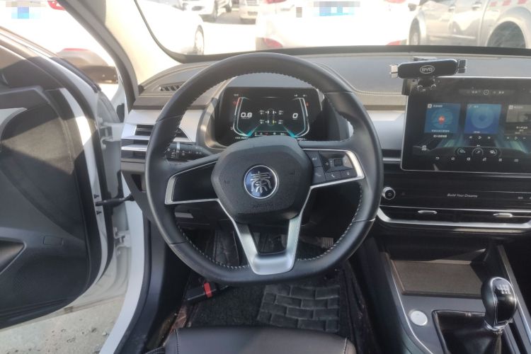 Used BYD Qin Pro 2019 Super Edition 1.5TI Manual Smart Connect Fierce Model China V Standard Steering Wheel