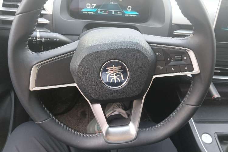 Used BYD Qin Pro 2019 Super Edition 1.5TI Manual Smart Connect Fierce Model China V Standard Steering Wheel