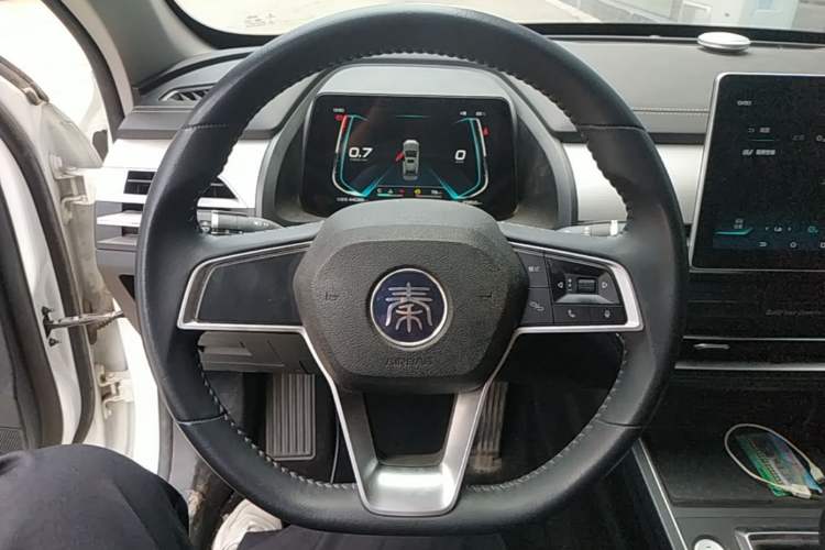 Used BYD Qin Pro 2019 Super Edition 1.5TI Automatic Smart Connect FENGSHANG Model China VI Standard Steering Wheel