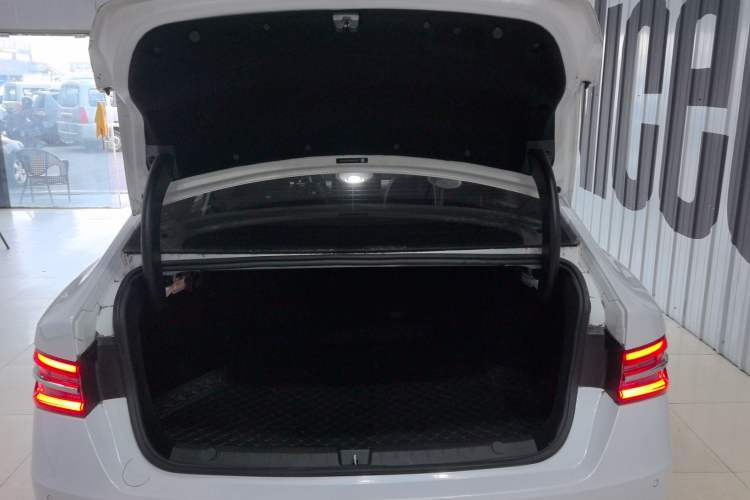 Used BYD Qin Pro 2019 Super Edition 1.5TI Automatic Smart Connect Brilliance Model China V Standard Trunk