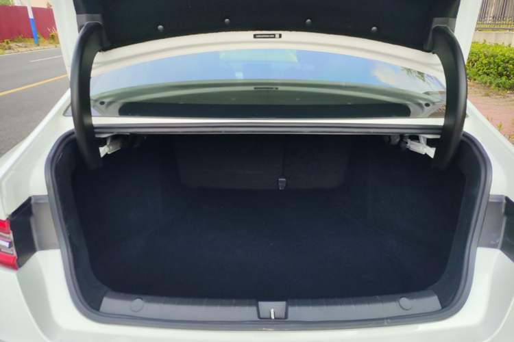 Used BYD Qin Pro 2019 Super Edition 1.5TI Automatic Smart Connect FENGSHANG Model China VI Standard Trunk