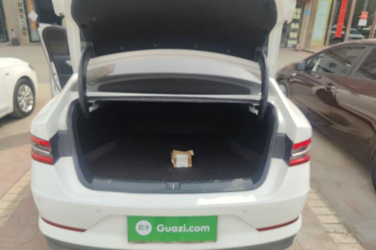 Used BYD Qin Pro 2019 Super Edition 1.5TI Automatic Smart Connect FENGSHANG Model China VI Standard Trunk
