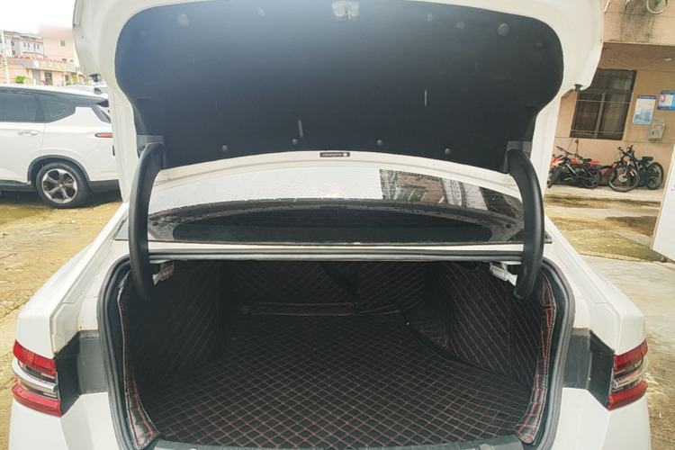 Used BYD Qin Pro 2019 Super Edition 1.5TI Automatic Smart Connect Enjoyment Model China VI Standard Trunk