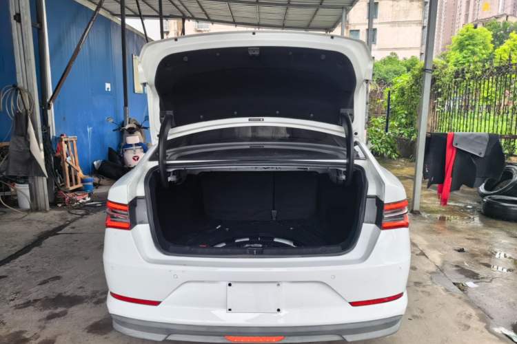 Used BYD Qin Pro 2019 Super Edition 1.5TI Automatic Smart Connect Enjoyment Model China VI Standard Trunk