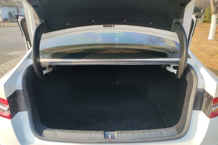 Used BYD Qin Pro 2019 Super Edition 1.5TI Automatic Smart Connect Brilliance Model China VI Standard Trunk