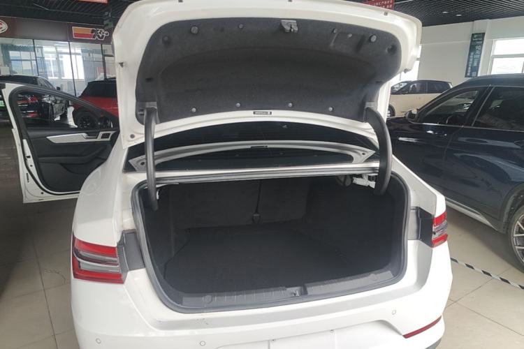 Used BYD Qin Pro 2019 Super Edition 1.5TI Automatic Smart Connect FENGSHANG Model China VI Standard Trunk