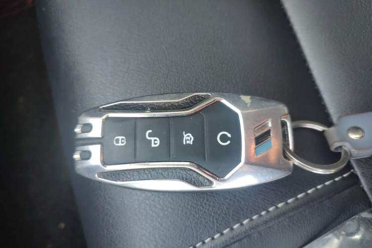 Used BYD Qin Pro 2019 Super Edition 1.5TI Manual Smart Connect Fierce Model China V Standard Vehicle Key