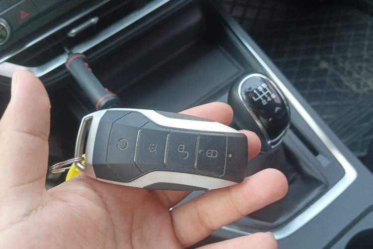 Used BYD Qin Pro 2019 Super Edition 1.5TI Manual Smart Connect Fierce Model China V Standard Vehicle Key