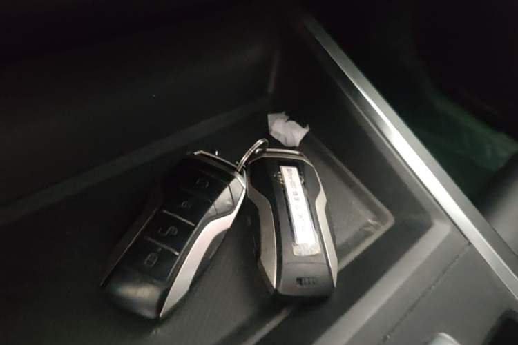 Used BYD Qin Pro 2019 Super Edition 1.5TI Automatic Smart Connect Enjoyment Model China VI Standard Vehicle Key