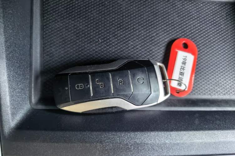 Used BYD Qin Pro 2019 Super Edition 1.5TI Automatic Smart Connect Enjoyment Model China VI Standard Vehicle Key