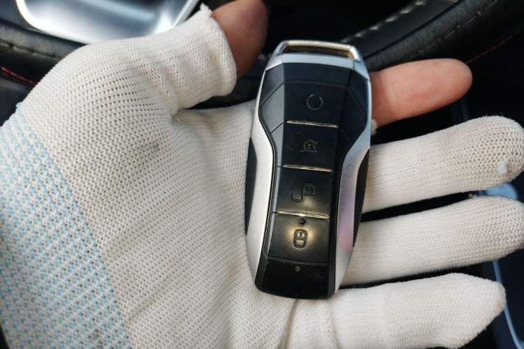 Used BYD Qin Pro 2019 Super Edition 1.5TI Automatic Smart Connect Enjoyment Model China VI Standard Vehicle Key