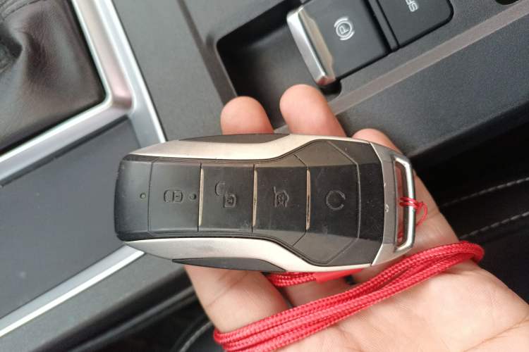Used BYD Qin Pro 2019 Super Edition 1.5TI Automatic Smart Connect Dynamic Model China VI Standard Vehicle Key