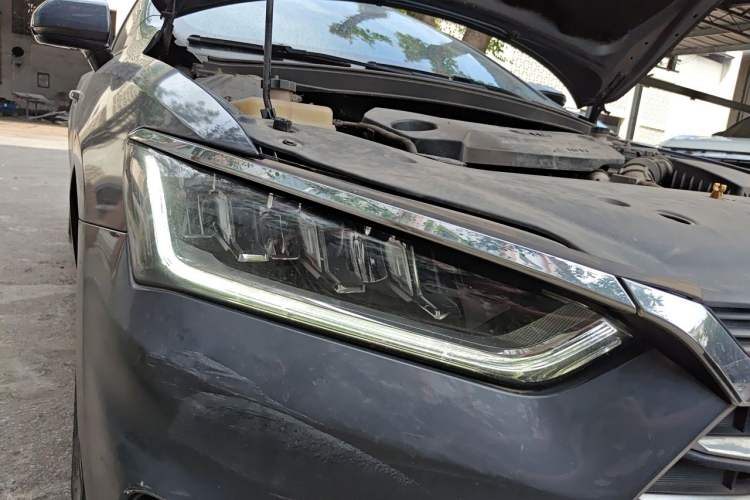 Used BYD Qin Pro 2020 Beyond Edition 1.5TI Automatic Flagship Version Right Front Headlight