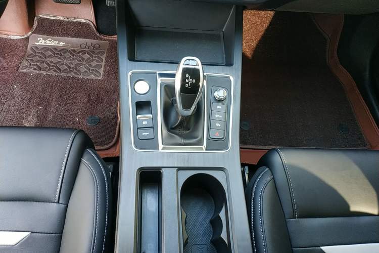 Used BYD Qin Pro 2020 Beyond Edition 1.5TI Automatic Prestige Version Gear Lever