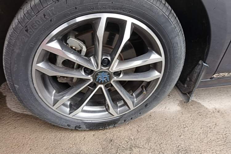 Used BYD Qin Pro 2020 Beyond Edition 1.5TI Automatic Flagship Version Left Front Wheel Hub