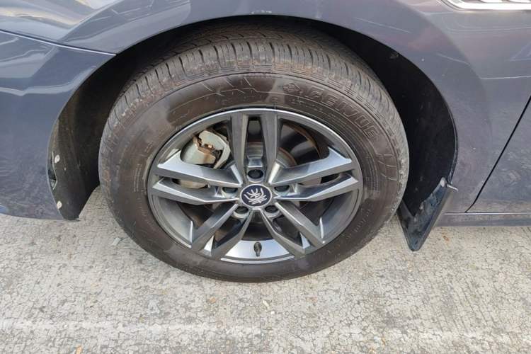Used BYD Qin Pro 2020 Beyond Edition 1.5TI Automatic Prestige Version Left Front Wheel Hub
