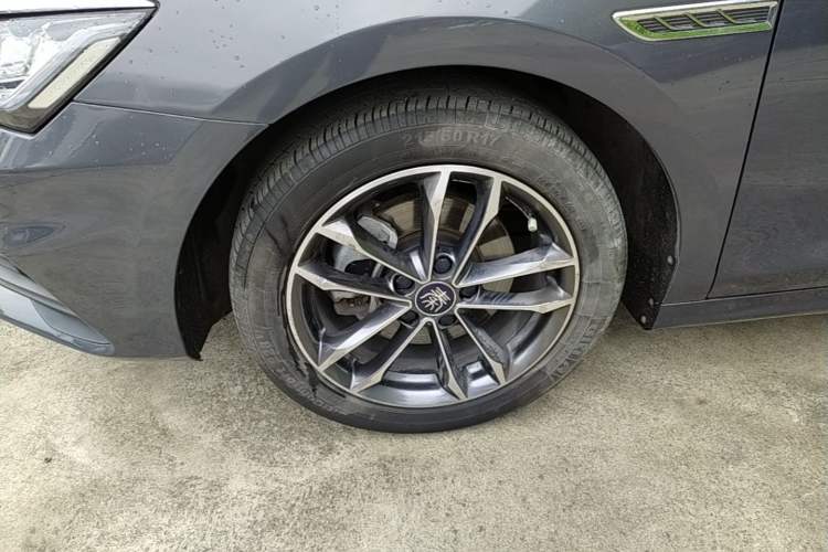 Used BYD Qin Pro 2020 Beyond Edition 1.5TI Automatic Flagship Version Left Front Wheel Hub