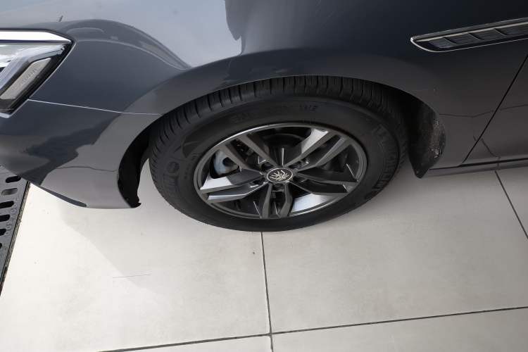Used BYD Qin Pro 2020 Beyond Edition 1.5TI Automatic Prestige Version Left Front Wheel Hub