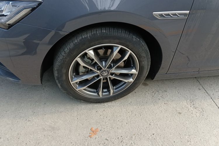Used BYD Qin Pro 2020 Beyond Edition 1.5TI Automatic Flagship Version Left Front Wheel Hub