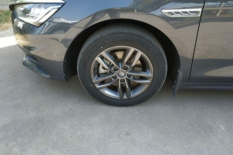 Used BYD Qin Pro 2020 Beyond Edition 1.5TI Automatic Prestige Version Left Front Wheel Hub