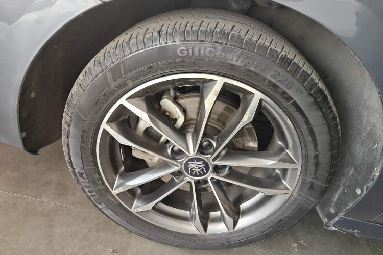 Used BYD Qin Pro 2020 Beyond Edition 1.5TI Automatic Flagship Version Left Front Wheel Hub