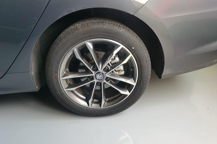 Used BYD Qin Pro 2020 Beyond Edition 1.5TI Automatic Flagship Version Left Rear Wheel Hub