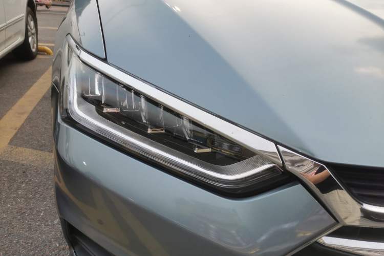 Used BYD Qin Pro 2020 Beyond Edition 1.5TI Automatic Prestige Version Right Front Headlight